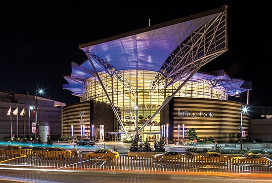 İstinye Park AVM'de Çalışan Temizlik Görevlisi Bekkaya İpe Asılı Halde Bulundu...