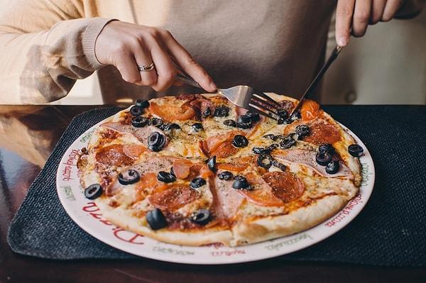 İtalyanlar, mutfaklarının vazgeçilmezi pizza ve makarna tariflerinde yapılan radikal değişikliklere genellikle tepki gösterirler.
