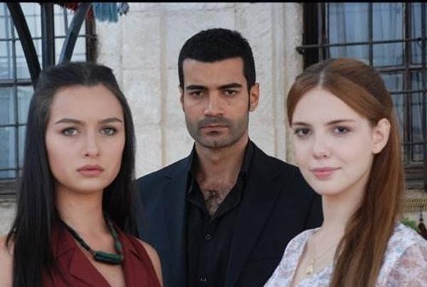 3 sezon süren dizide sık sık oyuncu değişikliği ve dolayısıyla da senaryo değişikliği yaşanırken, dizinin ana hikâyesi Kapadokya'daki Hancıoğlu Konağı'nda geçiyor.