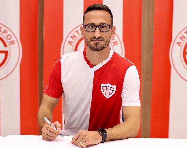 5. Antalyaspor, Sivasspor'dan Erdoğan Yeşilyurt ile 3 yıllık sözleşme imzalandığını duyurdu.