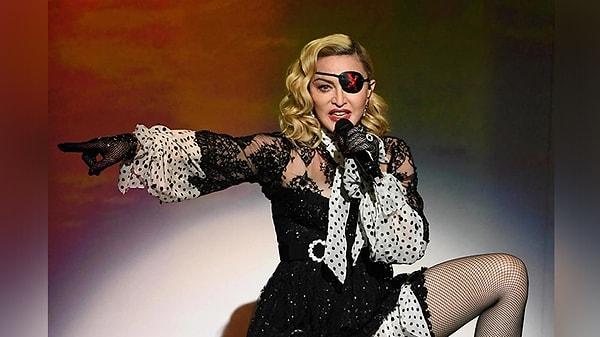 2. Geçtiğimiz günlerde aniden rahatsızlanarak hastaneye kaldırılan Madonna ise vasiyetini açıkladı.