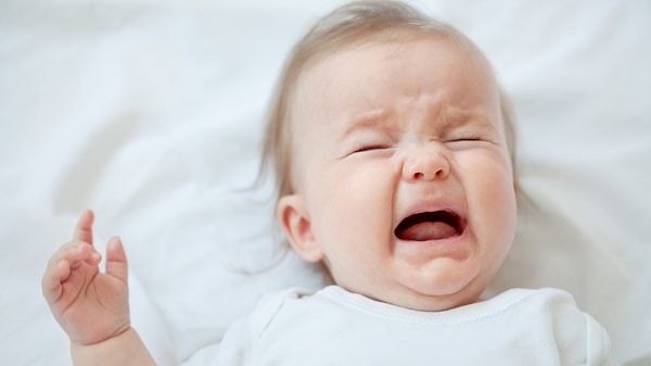 Bebeklerin sindirim sistemi tam olarak gelişmediği için, gaz sancısı onları rahatsız edebilir ve ağlamalarına neden olabilir.