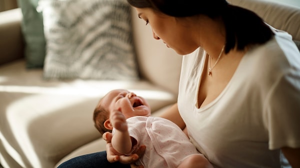 Bebeklerin ağlama türlerini anlamak, ebeveynlerin bebeklerinin ihtiyaçlarını daha iyi karşılamalarını sağlar.
