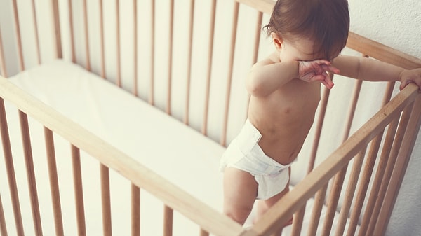 Bebekler, altlarının değiştirilmesi gerektiğinde de ağlarlar. Bir öğün sonrası veya uyanma zamanı geldiğinde olur.
