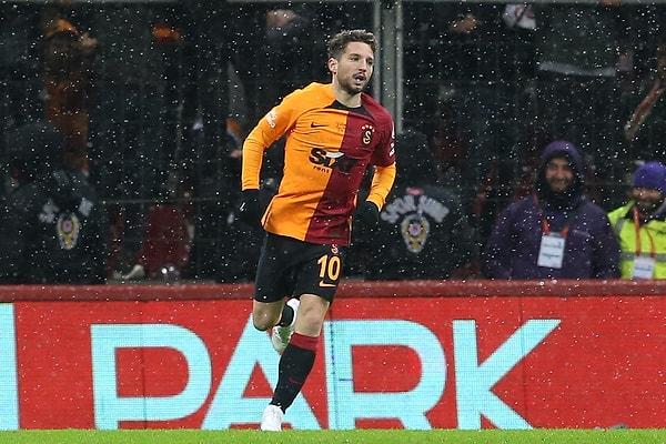 13. Galatasaray, Dries Mertens için gelen 11 milyon Euro'luk teklifi değerlendirmeye aldı. (Spor Arena/ Ali Naci Küçük)