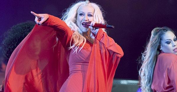 Christina Aguilera'yı ayakta dinlemek isteyenler 450 Euro, yani 13 bin TL ödeyecek. Sanatçının konserini locada izlemek isteyenler ise 35 bin Euro, yani 980 bin TL ödeyecek.