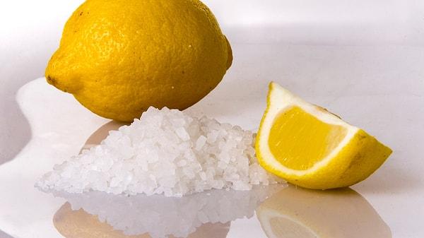 Size doğanın sunduğu ikinci etkili ve doğal çözümü sunuyoruz: Tuz ve limon!