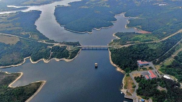 Ayrıca İstanbul’un su kaynakları olan barajların doluluk oranı yüzde 41,39’a geriledi. Geçen sen bu zamanlarda doluluk oranı yüzde 71 civarındaydı.