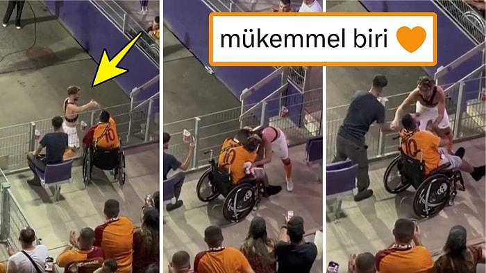 Dries Mertens'in Engelli Taraftarı Unutmayarak Maçın Ardından Formasını Verdiği Anlar Kalbinizi Yumuşatacak