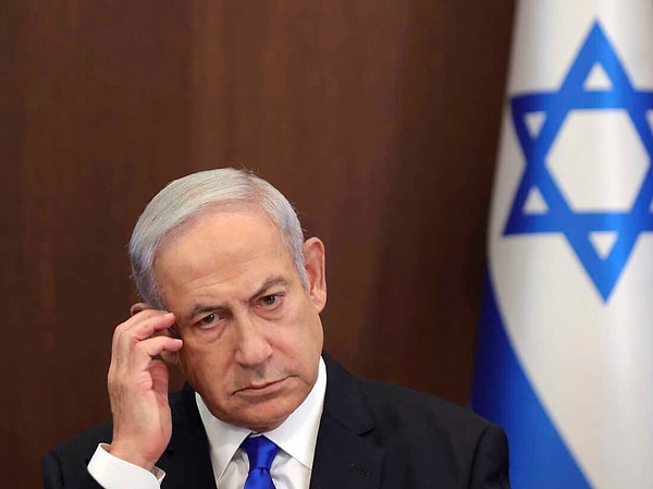 Netanyahu hastanedeyken onun yerine göreve kimin geçeceği ile ilgili bilgi verilmezken İsrail Enerji Bakanı Israel Katz, "İşinin başına dönecek. Bu olay geride kaldı“ dedi.