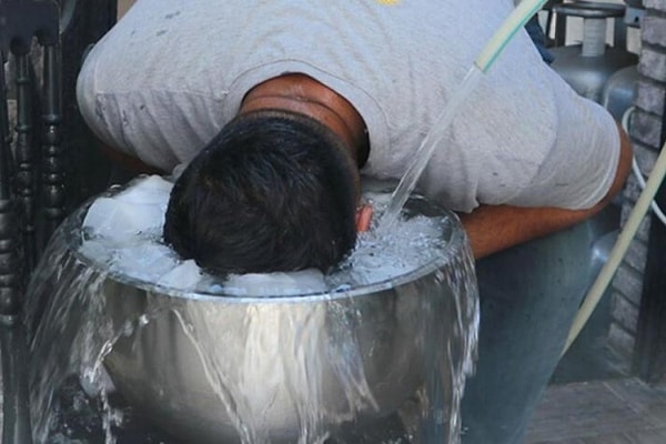 Aşırı sıcaklarda susuz kalmak ve vücudun aşırı ısınması muhtemeldir. Bunun sonucunda ısı krampları, ısı yorgunluğu ve hatta güneş çarpması yaşama riskiniz var.