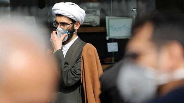 İran'ın din adamları, başörtüsünü kendilerini iktidara getiren İslami devrimin temel direklerinden biri olarak görüyor ve giyim tarzındaki bir değişikliği 'Batılılaşma' olarak görüyor.