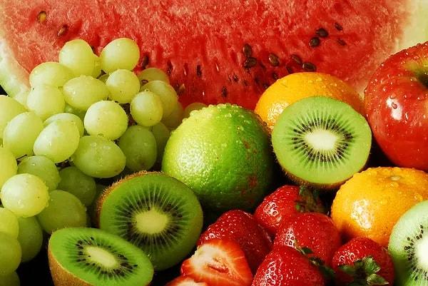 4. İnsanlar günde en az 5 porsiyon meyve ve sebze tüketmelidir.