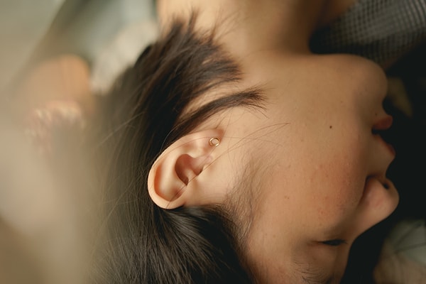 Kulaktaki bu vagus sinirine masaj yapmak, orgazma benzer rahatlatıcı ve zevke benzer bir his ortaya çıkarabilir.