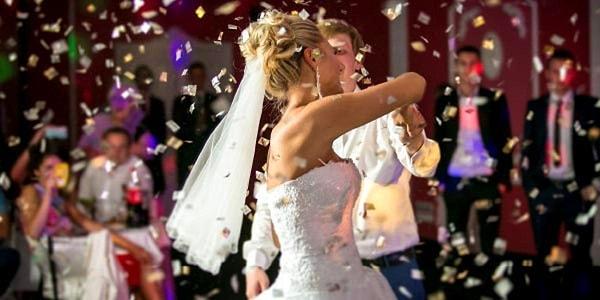 Her ne kadar halk arasında geleneklere uygun organize edilmesi gerektiğine inanılsa da artık eski düğünler yok!