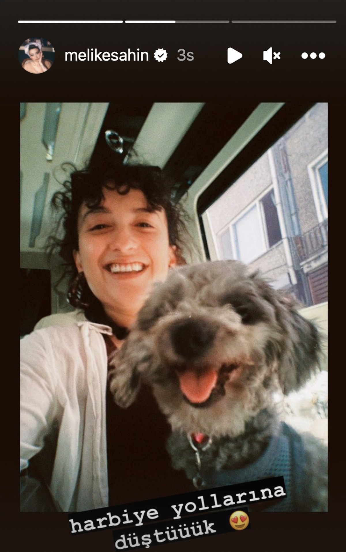 4. Melike Şahin, Harbiye konseri için yola çıktı. 