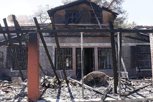 Hatay'daki yangının yerleşim yerlerine verdiği hasar 📸