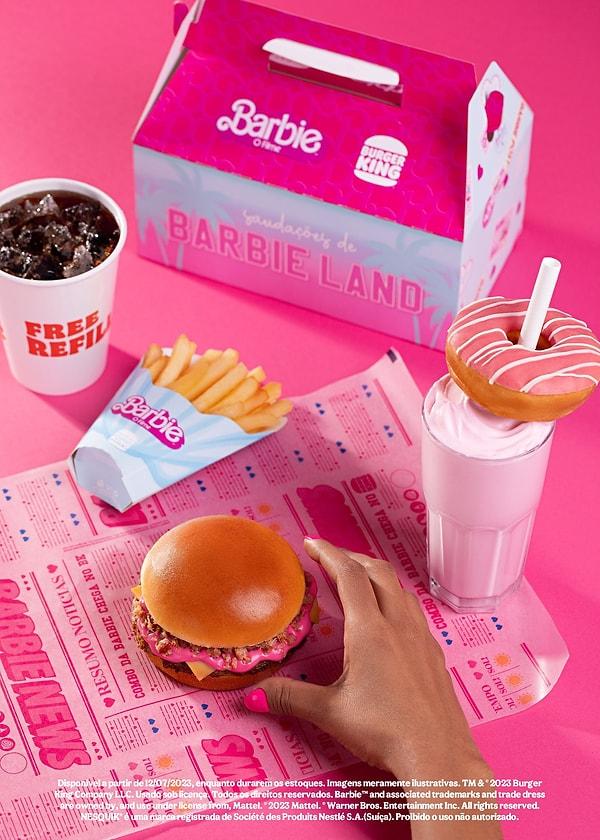 Barbie menüsünün içerisinde pembe soslu bir hamburger, tatlı Ken patatesleri ve “Barbie shake with Donut” var.