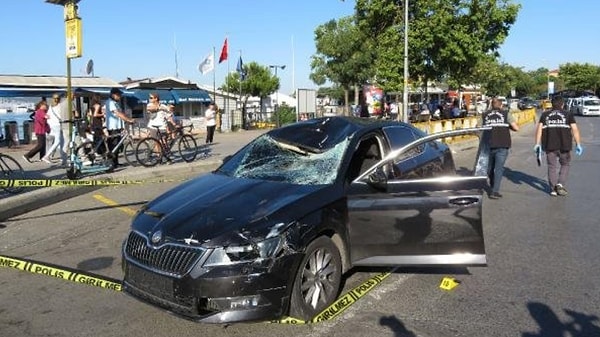 İddiaya göre polis kontrolünden kaçtığı iddia edilen otomobil sürücüsü yolun karşısına geçmeye çalışan bisikletli Doğanay Güzelgün’e çarptı.