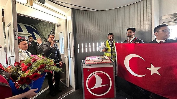 THY'nin kaptan pilotlarından Murat Tekgül'ün şampiyon olan Filenin Sultanları için yaptığı özel anons ise gündem oldu.