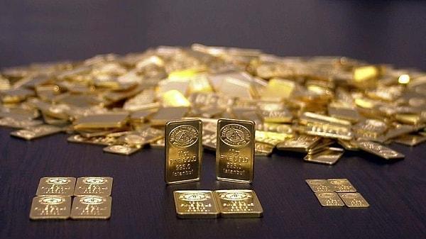 Gram altın tarafında da rekorlar art arda geliyor. Ons altın ve bankalararası Dolar/TL kuru üzerinden hesaplanan gram altın, gün içinde birkaç kez yukarıya taşıdığı tarihi zirvesinde bin 700 TL sınırını da aşarak bin 715 TL'yi gördü.