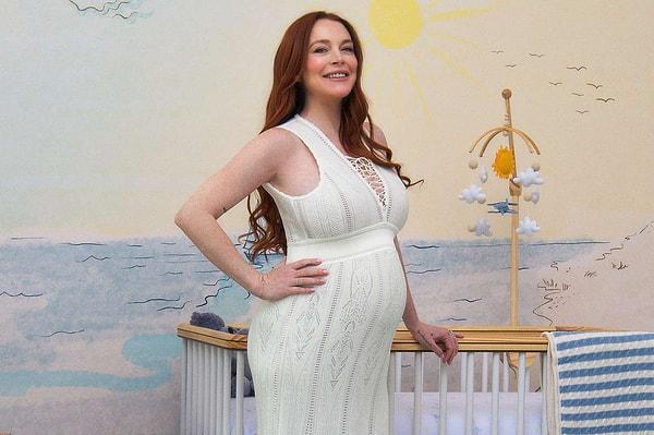 13. Lindsay Lohan ise bebeğini kucağına aldı! 🧿