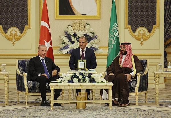 Suudi Arabistan'da iki ülke arasında bir dizi anlaşma imzalanırken, Erdoğan ile ülkeye gelen bürokratların yanında oğlu Bilal Erdoğan da vardı.