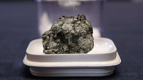 Kadına çarpan gizemli nesneyi inceleyen jeolog Thierry Rebmann ise cismin demir ve silikon karışımından oluştuğunu ve ağırlığının yaklaşık 4 ons (113 gram) olduğunu tespit etti. Bu da nesnenin gerçekten bir göktaşı olma ihtimalini artırıyor.
