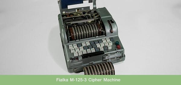 Fialka, Sovyetler Birliği'nin gizli kalmış şifreleme teknolojisi olarak uzun yıllar kullanıldı.