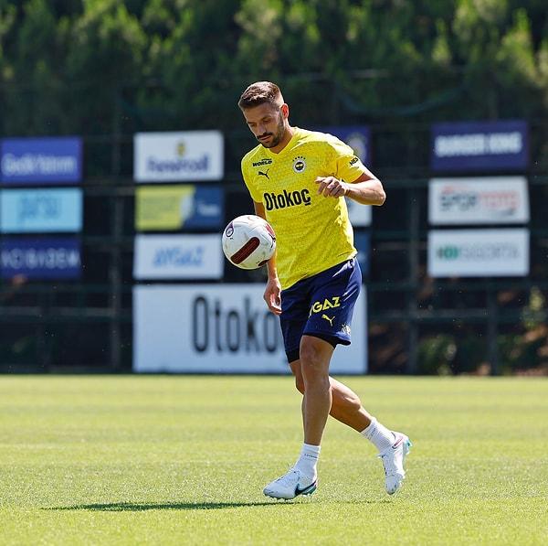 4. Dusan Tadic, Fenerbahçe ile ilk antrenmanına çıktı.