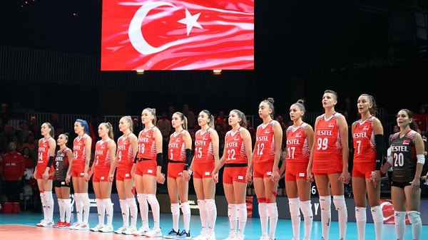 Türkiye'de kadın voleybolunun geldiği seviyenin bir gurur vesilesi haline gelmesinin en önemli sebeplerinden birisi ise Türkiye'nin öz kaynakları ve yetenekleri ile bu ekolün oluşmuş olması.