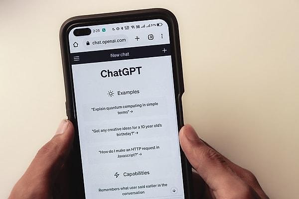 New York Üniversitesi araştırmacıları tarafından yapılan bu önemli çalışma, ChatGPT'nin sağlıkla ilgili sorulara insanlardan ayırt edilemeyecek kadar başarılı yanıtlar verdiğini ortaya koyuyor.