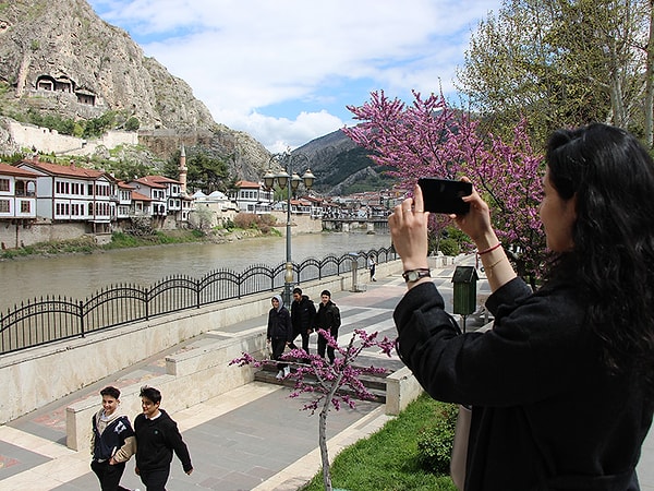 Amasya Yeşilırmak da, tıpkı Büyük Kanal gibi şehre gelen turistlerin dikkatini çeken yerler arasında.