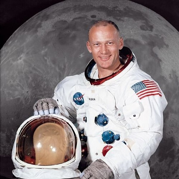 NASA'nın efsanevi astronotlarından Buzz Aldrin, 17 Temmuz'da Twitter'da paylaştığı kahvaltı fotoğrafıyla dikkatleri üzerine çekti.