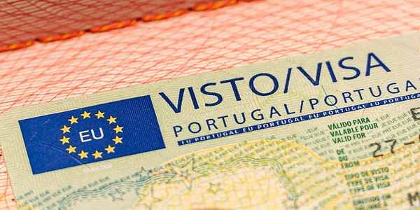 17. Portekiz'e gelmek için D7 vizesi, dijital nomad vizesi, golden vize, eğitim vizesi vs. gibi birçok yöntem mevcut. En kötü bir yüksek lisans programına kayıt olabilirsiniz.