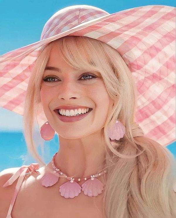 3. Yarın vizyona girecek olan 'Barbie' filminde Barbie'yi canlandıracak olan başarılı oyuncu Margot Robbie, Vouge Avustralya'da filmin yönetmeni Greta Gerwing ile bir röportaja katıldı. Röportaj için verdiği pozlarla ise yeniden herkesi kendine hayran bırakmayı başardı!