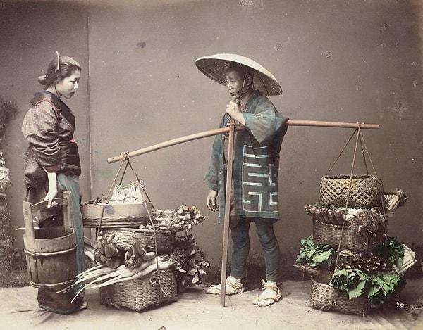 9. Japonya'da bir sebze satıcısı. (1870-1890 yılları arası)