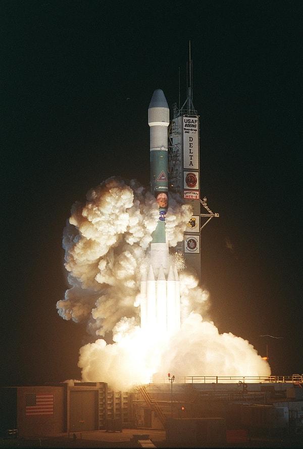 11. NASA Mars Keşif Aracı Opportunity'nin Florida'da bir Delta II roketiyle fırlatılış anı. (7 Temmuz 2003)
