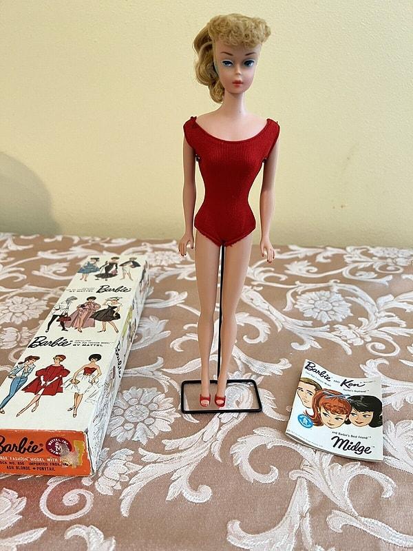 10. Barbie'nin ilk mesleği "genç modeldi".