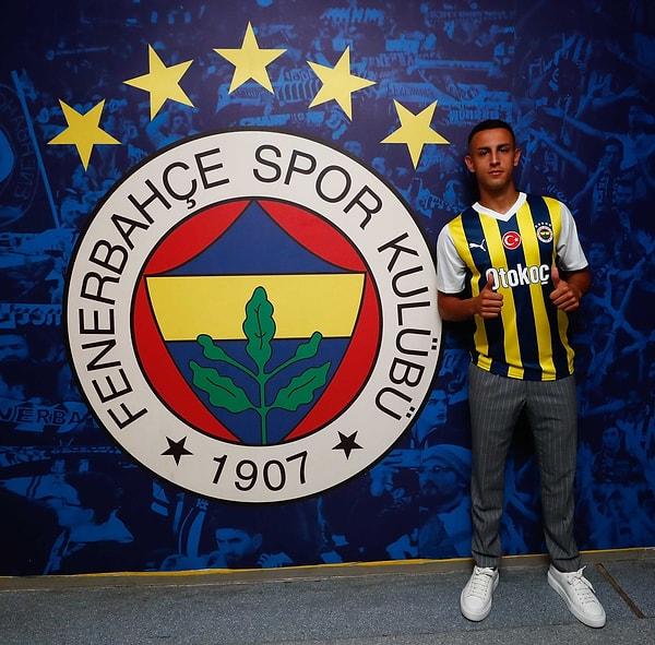 21. Fenerbahçe, Bartuğ Elmaz ile 3 yıllık sözleşme imzalandığını açıkladı.
