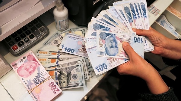 Merkez Bankası Para Politikası Kurulu (PPK) 20 Temmuz Perşembe günü yaptığı toplantıda, politika faizini yüzde 15'ten yüzde 17,5'e yükseltirken kademeli sıkılaştırmayı destekleyecek seçici kredi ve miktarsal sıkılaştırma kararları aldığını duyurmuştu. Zorunlu karşılık değişikliği ile yaklaşık 450-500 milyar Türk lirası likidite fazlasının piyasadan çekilmesi bekleniyor.