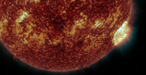16. 17 Temmuz'da gerçekleşen güneş patlamasından kaynaklanan manyetize plazması 👇