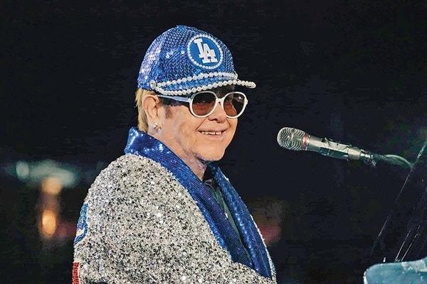 Elton John 1.98 milyar dolara ulaşan performans geliriyle de Ed Sheeran ve U2'ya 150 milyon dolar fark attı ve en yüksek hasılat yapan solo sanatçı unvanını elde etmiş oldu.