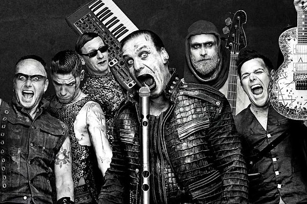 Dünyaca ünlü müzik grubu Rammstein'ı daha önce duymuşsunuzdur. Grup en son gündeme taciz iddiaları ile gelmişti.