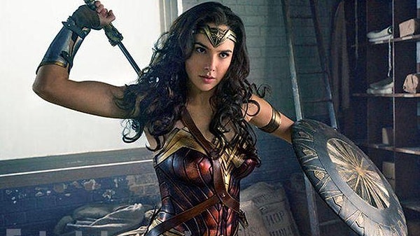 'Wonder Woman' rolü ile ün kazanan meşhur aktris Gal Gadot, yeni filminde ünlü Mısır kraliçesi Kleopatra'yı canlandıracak.