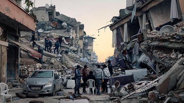 Depremde yıkımın en çok olduğu şehirlerin başında ise Hatay geliyor. Yaklaşık 20 bin kişinin hayatını kaybettiği Hatay'da yıkılan apartmanlardan biri de Antakya ilçesinde bulunan Nilüfer Apartmanı'ydı.