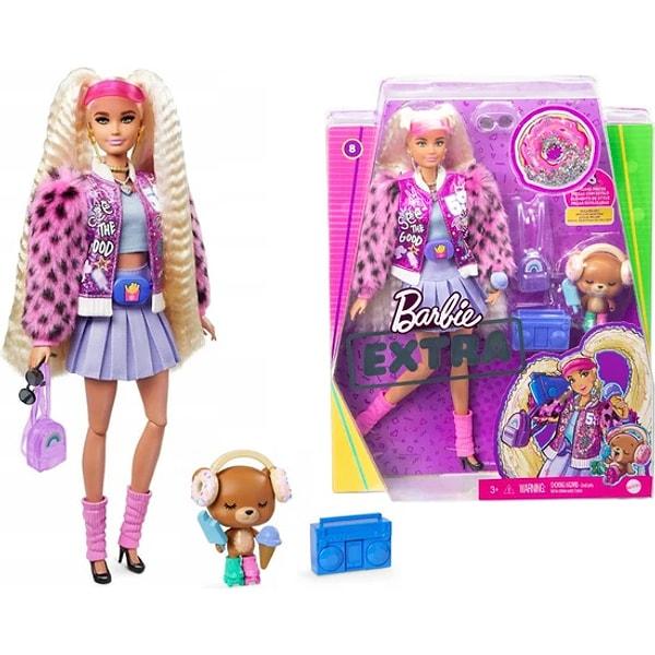 18. Oyuncak Ayı ile Üniversite Ceketli Barbie.
