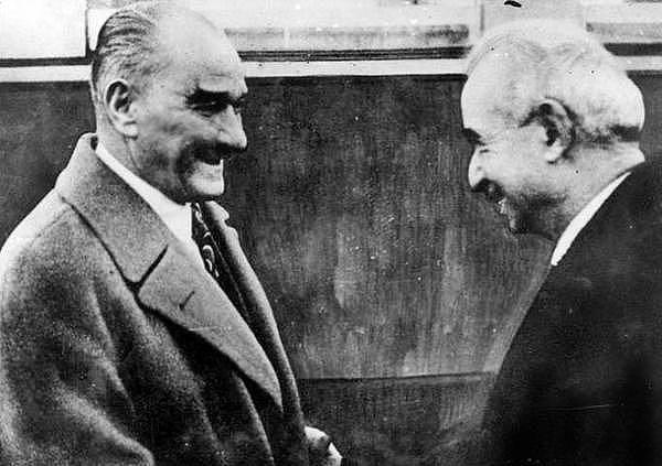 Günler geçiyor, Ankara'dan onay gelmiyor, İsmet Paşa yabancı delegeler karşısında zor durumda kalıyordu. Sonunda beklediği yanıt Atatürk'ten geldi.