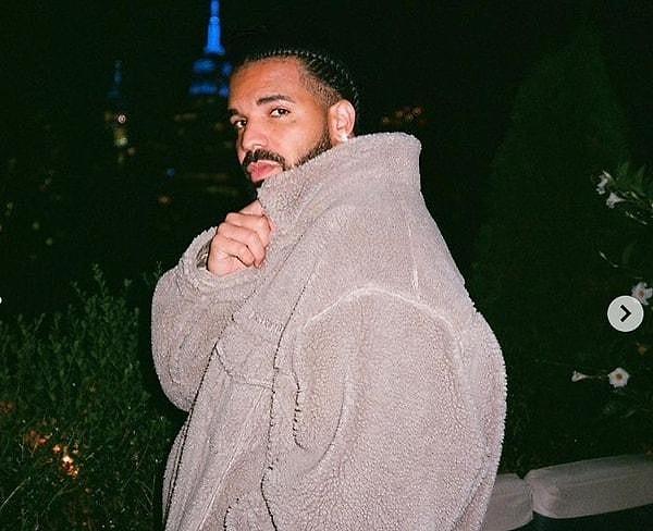 Dünyaca ünlü rapçi Drake, yalnızca şarkılarıyla değil aynı zamanda inişli çıkışlı hayatıyla da gündeme geliyor.