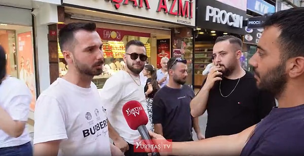 O gençler yine AK Parti'ye oy vermelerinin nedenini ise, 'Çalışmıyor ama yine vereceğiz, karşısında doğru düzgün adam yok' dediler.